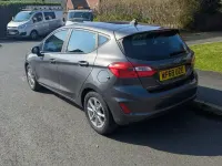 Usado Ford Fiesta Zetec 100 HP (73 kW) 2019 Cinzento Citadino