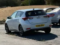 Used Toyota Auris Hybrid Design 136 HP (100 kW) 2018 White Hatchback