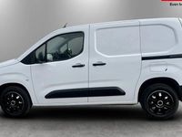 Used Vauxhall Combo 101 HP (74 kW) 2022 White MPV