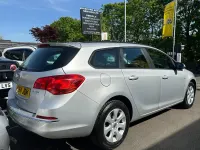 Usado Vauxhall Astra Design Edition 136 HP (100 kW) 2015 Prateado Carrinha