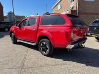 Used Nissan Navara Tekna 190 HP (139 kW) 2019 Red Pickup