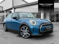 Begagnad Mini Cooper Exclusive 2023 Blå Halvkombi
