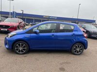 Used Toyota Yaris Hybrid 99 HP (72 kW) 2019 Blue Hatchback