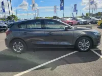 Begagnad Ford Focus Titanium 125 HK (91 kW) 2022 Grå Halvkombi