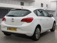 Used Vauxhall Astra 2013 White Hatchback