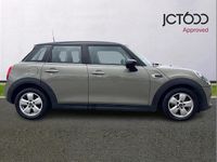 Usado Mini Cooper Classic 134 HP (98 kW) 2019 Cinzento Citadino