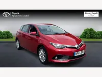 Used Toyota Auris 116 HP (85 kW) 2015 Red Hatchback