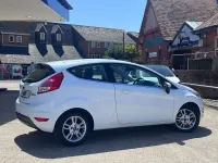 Used Ford Fiesta Zetec 98 HP (72 kW) 2016 White Hatchback
