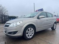 Used Vauxhall Astra Design Edition 138 HP (101 kW) 2009 Silver Hatchback
