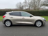 Usado Ford Focus Titanium 125 HP (91 kW) 2019 Prateado Citadino