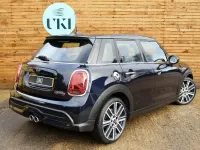 Begagnad Mini Cooper S Exclusive 2022 Svart Halvkombi
