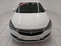 Used Vauxhall Astra SRi 150 HP (110 kW) 2017 White Hatchback