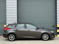 Begagnad Ford Focus Zetec 125 HK (91 kW) 2015 Grå Halvkombi