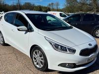 Usado Kia Ceed 126 HP (92 kW) 2015 Branco Citadino