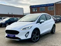 Usado Ford Fiesta Active X 100 CV (73 kW) 2018 Blanco Utilitario
