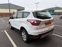 Usado Ford Kuga Zetec 120 HP (88 kW) 2017 Branco SUV