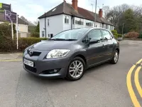 Usado Toyota Auris 101 HP (74 kW) 2009 Cinzento Citadino