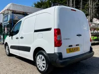 Usado Citroën Berlingo 75 CV (55 kW) 2011 Blanco Monovolumen