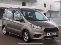 Usado Ford Tourneo Courier Zetec 100 CV (73 kW) 2020 Plateado Monovolumen