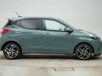 Usado Hyundai i10 Premium 79 HP (58 kW) 2025 Verde Citadino