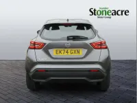 Usado Nissan Juke Acenta Premium 114 HP (83 kW) 2025 Cinzento SUV