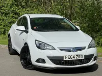 Used Vauxhall Astra GTC SRi 200 HP (147 kW) 2014 White Hatchback