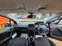 Used Peugeot 208 Signature Sky 82 HP (60 kW) 2019 Black Hatchback