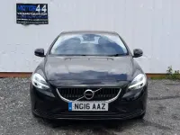Begagnad Volvo V40 Momentum 122 HK (89 kW) 2016 Svart Halvkombi