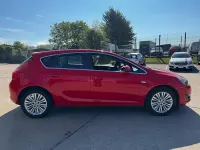 Second-hand Vauxhall Astra Excite 2015 Roșu Hatchback