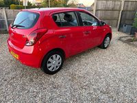 Używany Hyundai i20 Classic 85 KM (62 kW) 2013 Czerwony Hatchback