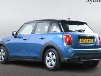 Begagnad Mini Cooper Classic 134 HK (98 kW) 2023 Blå Halvkombi
