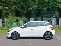 Used Hyundai i20 SE 100 HP (73 kW) 2023 White Hatchback