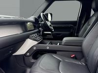 Used Land Rover Defender SE Dynamic 249 HP (183 kW) 2024 Estate