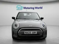 Usado Mini Cooper Classic 136 HP (100 kW) 2022 Cinzento Citadino
