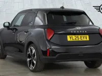 Usado Mini Cooper Hatch 113 kW (154 CV) 2025 Negro Utilitario