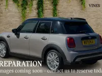 Usado Mini Cooper Exclusive 134 HP (98 kW) 2021 Cinzento Citadino