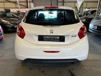 used Peugeot 208 1.2 ACTIVE SPEC-£20 TAX-SH-GREAT 1ST CAR-PERFECT FAMILY CAR-WHITE-PETROL-UL