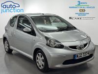 Usado Toyota Aygo 67 CV (49 kW) 2007 Plateado Utilitario