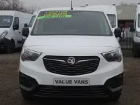 Second-hand Vauxhall Combo Edition 75 CP (55 kW) 2021 Alb Monovolum