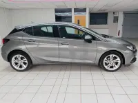 Usado Vauxhall Astra SRi 110 HP (80 kW) 2017 Cinzento Citadino