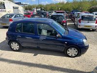 Used Renault Clio II Expression 2005 Blue Hatchback