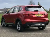 Begagnad MG HS Excite 162 HK (119 kW) 2023 Röd SUV