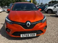 Used Renault Clio Iconic 101 HP (74 kW) 2020 Orange Hatchback