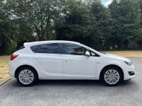 Used Vauxhall Astra Excite 100 HP (73 kW) 2015 White Hatchback