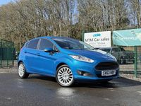 Usado Ford Fiesta Titanium 75 HP (55 kW) 2013 Azul Citadino