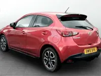 Używany Mazda 2 Inclusive 90 KM (66 kW) 2016 Czerwony Hatchback