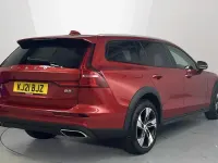 Used Volvo V60 CC 247 HP (181 kW) 2022 Red Estate