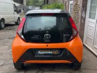 Second-hand Toyota Aygo X-cite 72 CP (52 kW) 2020 Portocaliu Hatchback