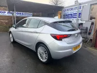 Begagnad Vauxhall Astra Elite 150 HK (110 kW) 2016 Silver Halvkombi