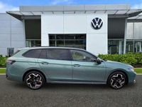 New VW Passat R-line 150 HP (110 kW) 2025 Green Estate